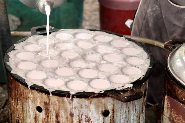 Mélange de lait de coco sucre et farine — Photo