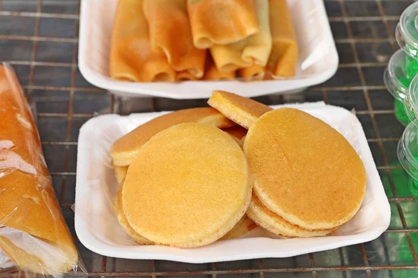Pancake dorayaki at street food — Stock Photo, Image