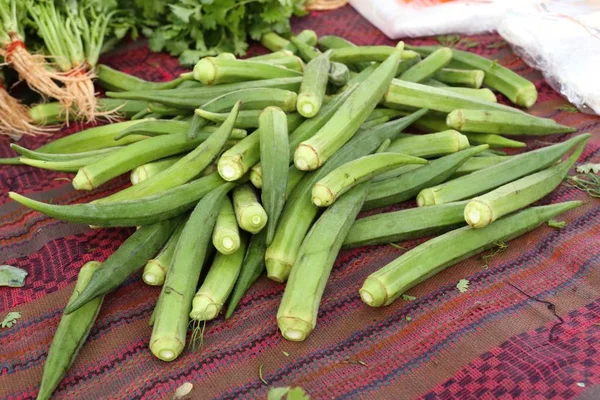 Okra vert sur le marché — Photo