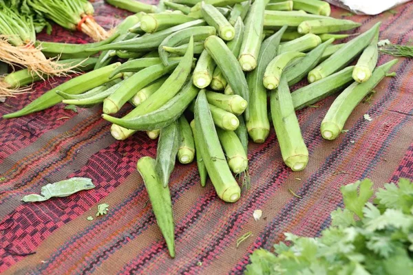 Okra vert sur le marché — Photo