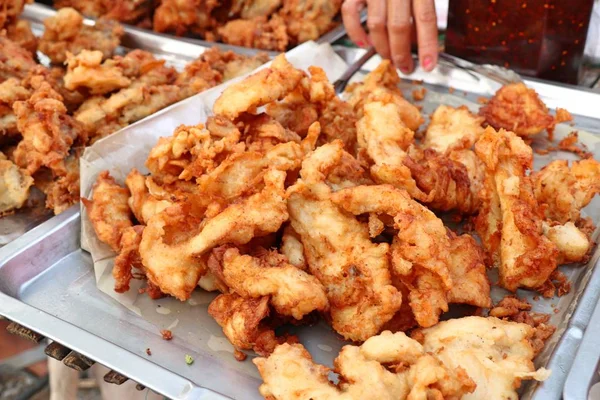 Frango frito em comida de rua — Fotografia de Stock