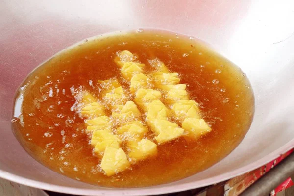 Almôndegas fritas em comida de rua — Fotografia de Stock