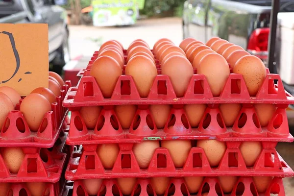 Hönan ägg i marknaden — Stockfoto