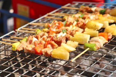 Bar-BQ veya barbekü ızgara et