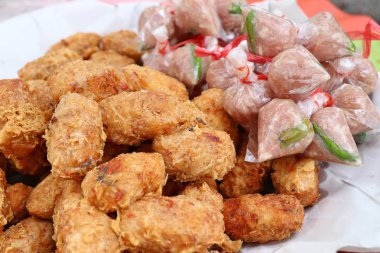 Fermente pork kızarmış pilav baharatlı ile