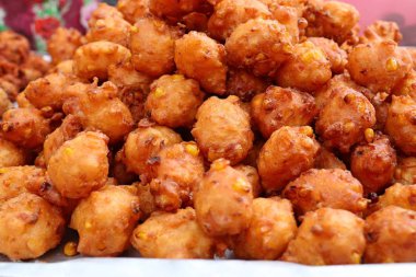 Derin kızarmış tatlı mısır kek 