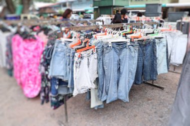 Shop giysiler için satış Market