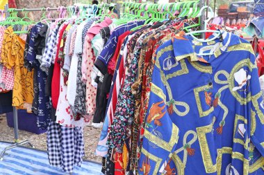 Shop giysiler için satış Market