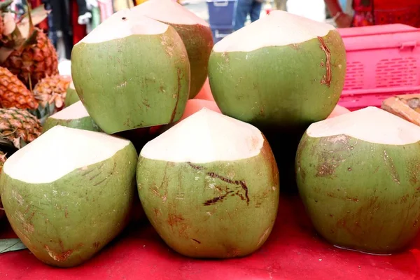 Świeże kokosowe na ulicy żywności — Zdjęcie stockowe