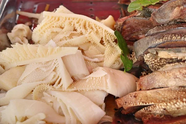 Čerstvé hovězí maso na trhu — Stock fotografie