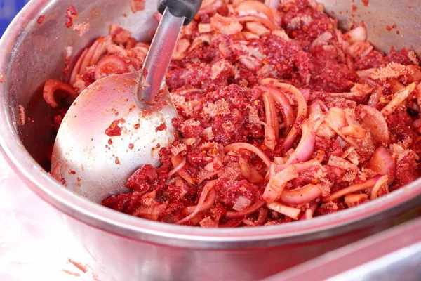 Carne fresca en el mercado —  Fotos de Stock