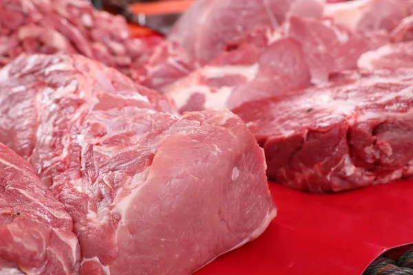 Vers varkensvlees in markt — Stockfoto