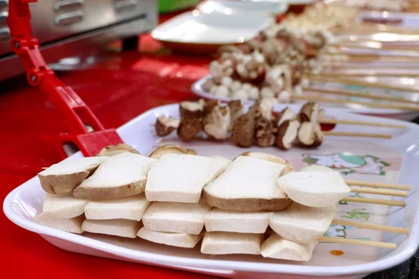 Rollo de tocino con champiñones en la calle — Foto de Stock