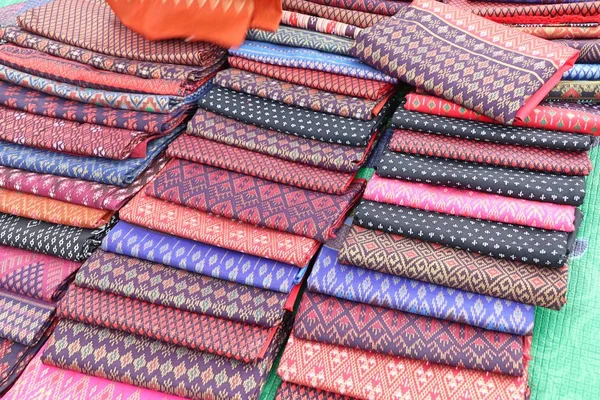 Tecido tecido à mão no mercado — Fotografia de Stock