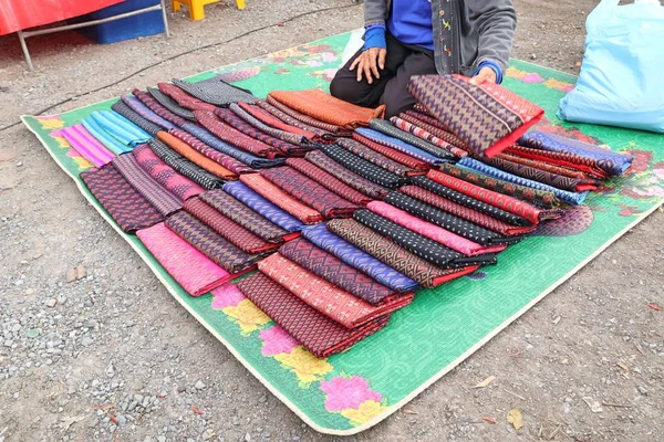 Hand woven fabric at market — Stock Photo, Image