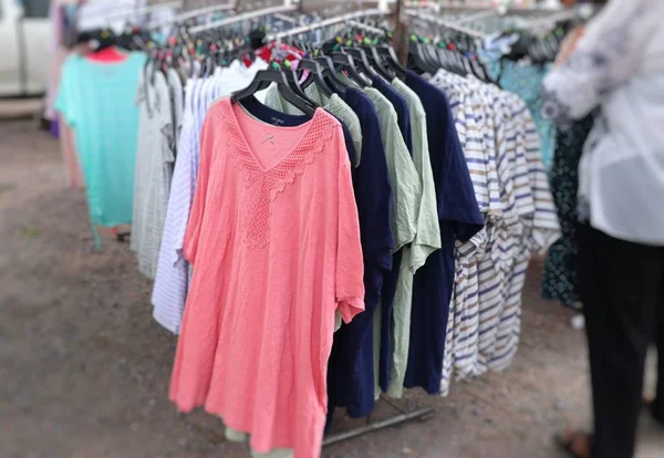 Shop giysiler için satış Market — Stok fotoğraf