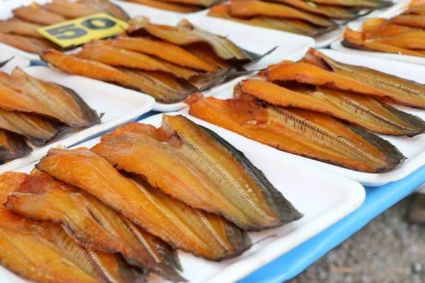 Suszone ryby na rynku — Zdjęcie stockowe