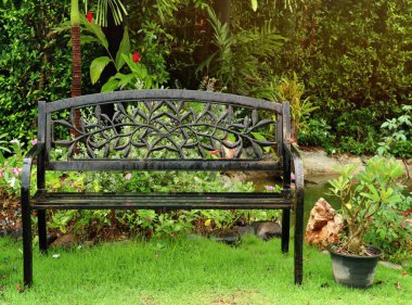 parkta bankta sandalye