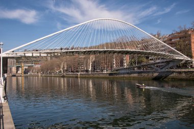 Bilbao, Biscay 'daki Zubizurri Köprüsü veya Calatraba Köprüsü, Bask Ülkesi, İspanya, Avrupa