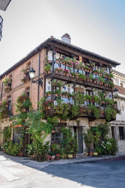 Fassade Und Balkone Voller Pflanzen Und Blumen Candeleda Avila Kastilien — Stockfoto
