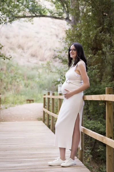 Cheerful Caucasian Woman Maternity Shoot Wooden Bridge — Stock Photo, Image