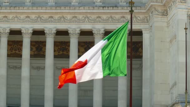 Σημαία Της Ιταλίας Που Πνέει Στον Άνεμο — Αρχείο Βίντεο