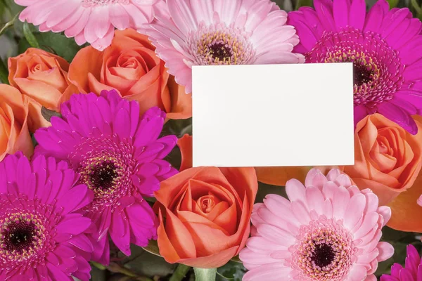 çiçek kartı ve metin için yer ile demet