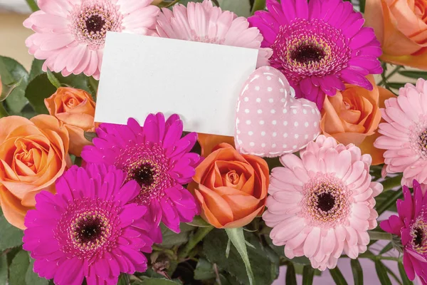 buket çiçek kartı ve metin için yer ile