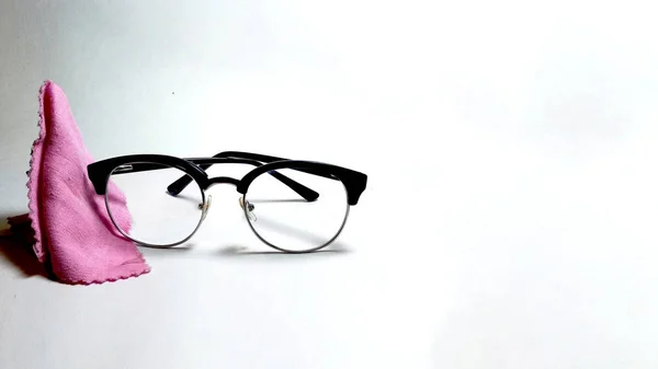 temizlik bezi temiz ve izole arka plan üzerinde yalan ile gofret glasses_specs