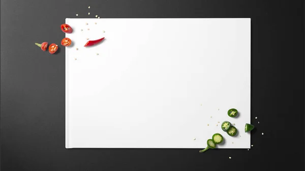 Gehackte Grüne Chilis Und Gehackte Rote Chilischoten Auf Weißem Papier — Stockfoto