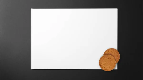 Cookies Auf Weißem Papier Auf Schwarzem Und Sauberem Hintergrund — Stockfoto