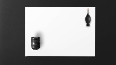 Beyaz arka plan (fokus lens ile fotoğraf makinesi Lens Temizleme siyah blower ).