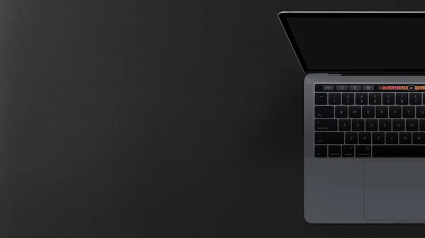 dizüstü bilgisayar ile iş tablo koyu arka plan - üstten görünüm görüntü boş ekran