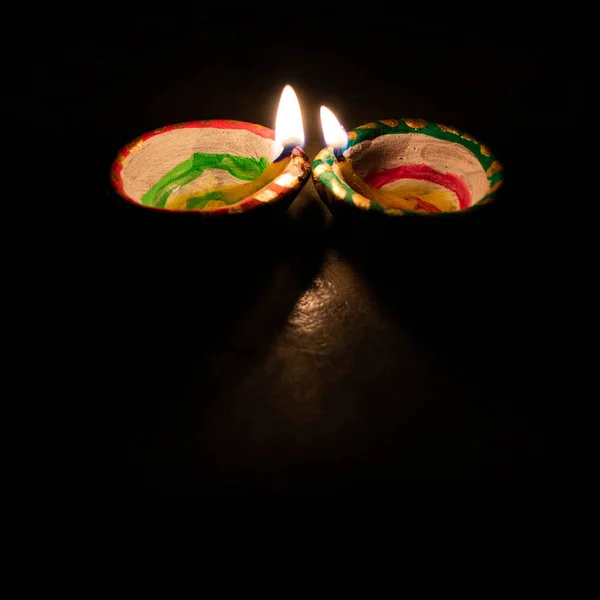 Lampade Clay Diya Accese Durante Celebrazione Del Diwali Greetings Card — Foto Stock