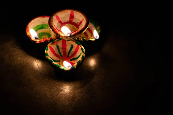 Lampade Clay Diya Accese Durante Celebrazione Del Diwali Greetings Card — Foto Stock