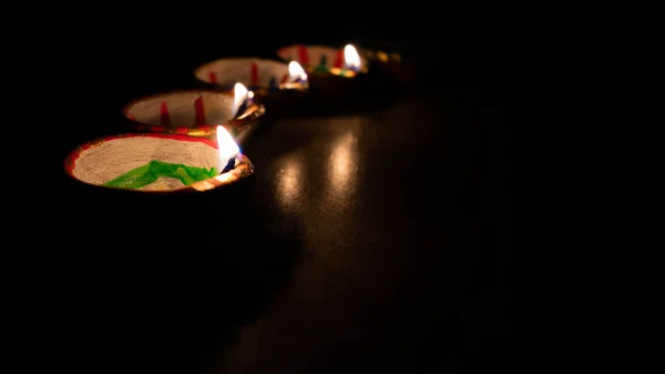 Lampes Diya Argile Allumées Pendant Célébration Diwali Carte Voeux Design — Photo