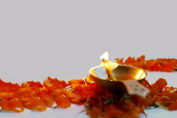 Diwali Indian Festival Diya Lamp Close Met Florale Decoratie Van — Stockfoto