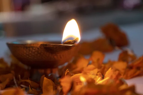 Festival Indio Diwali Diya Lámpara Cerca Con Decoración Floral Rosas — Foto de Stock