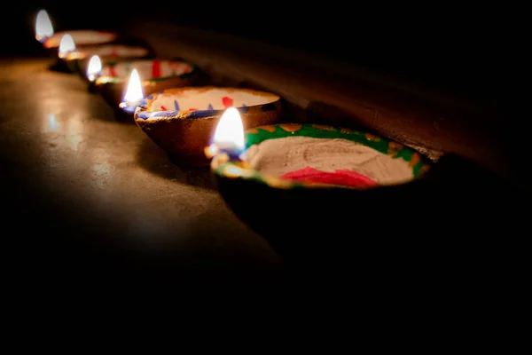 Lámparas Arcilla Diya Encendidas Durante Celebración Diwali Saludos Card Design — Foto de Stock