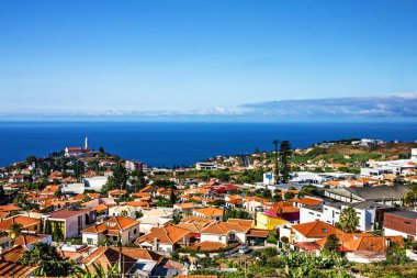 Alan görünümünü Madeira kasaba evleri Funchal, Portekiz