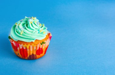 capcake mavi bir arka plan kopya alanı üzerinde