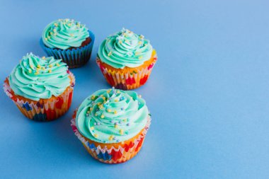 capcake mavi bir arka plan kopya alanı üzerinde
