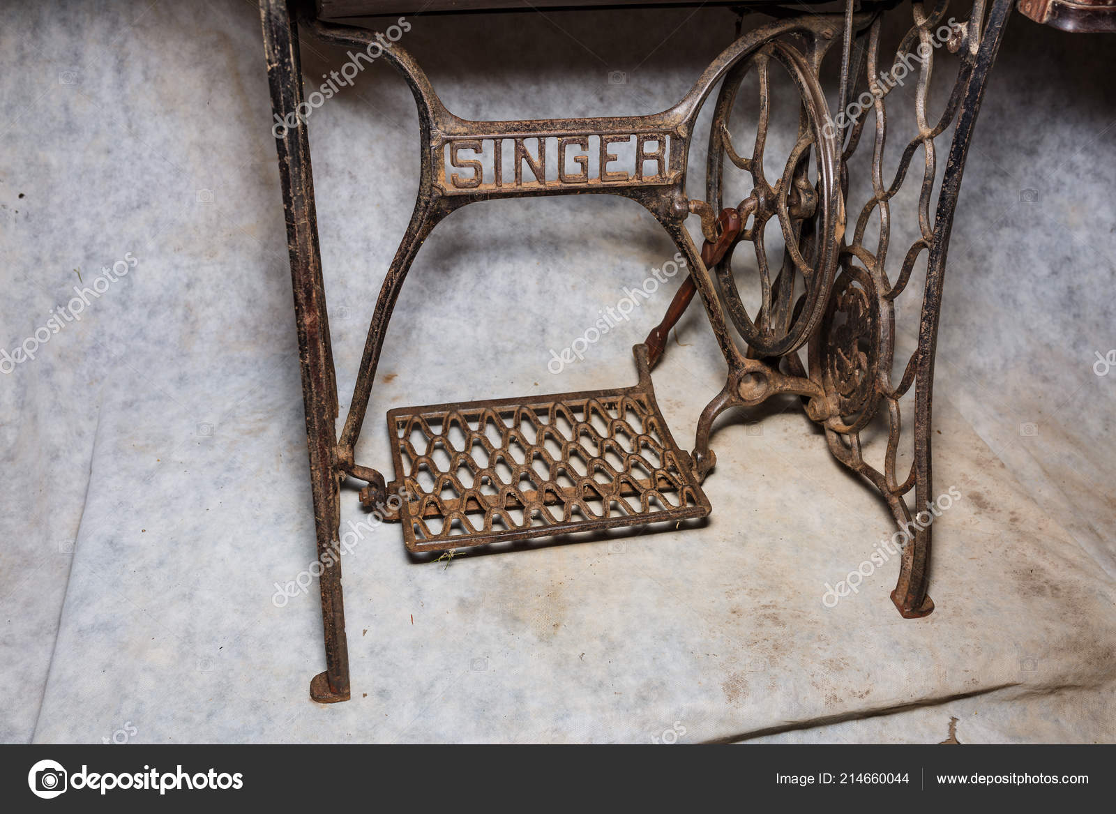 Antica Macchina Cucire Singer Con Azionamento Pedale Foto