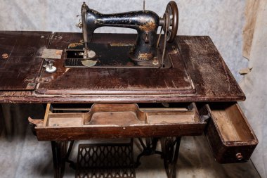 Antika dikiş makinesi Singer pedal disk ile