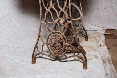 Antika dikiş makinesi Singer pedal disk ile