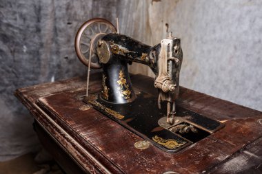 Antika dikiş makinesi Singer pedal disk ile