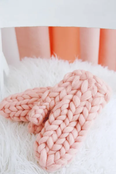 Kötött Kézzel Tél Tartozékok Rózsaszín Gyapjú Ujjatlan — Stock Fotó