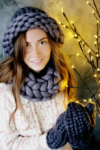 Moda Inverno Accessories Young Mulher Vestida Para Tempo Frio Snood — Fotografia de Stock