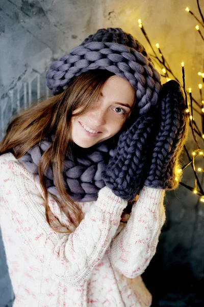 Moda Inverno Accessories Young Mulher Vestida Para Tempo Frio Snood — Fotografia de Stock