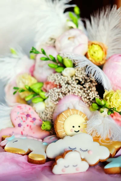 Lebkuchen Mit Buntem Zuckerguss Hellen Pastellfarben Form Von Sonne Wolke — Stockfoto